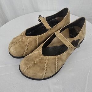 Dansko Tan Mary Jane Women's Seude Shoes Sz 39/8.5-9